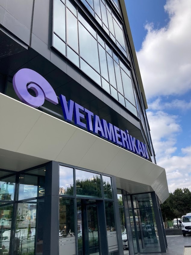 لوگوبیمارستان دامپزشکی آمریکایی وت