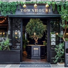 کافه و رستوران The Townhouse