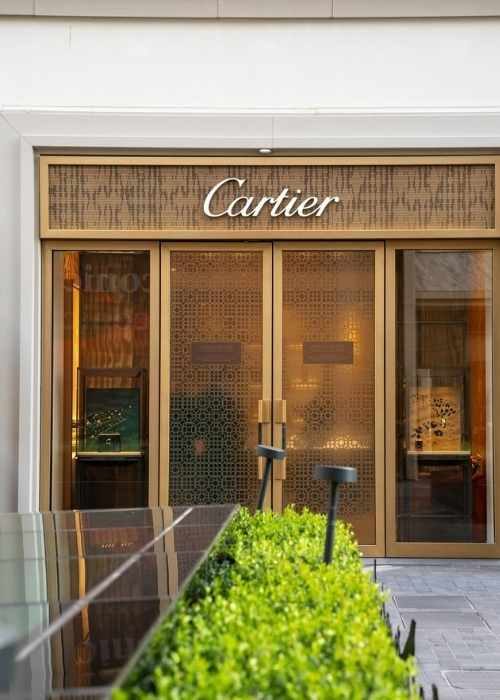 محیط مرکز خرید emaar square