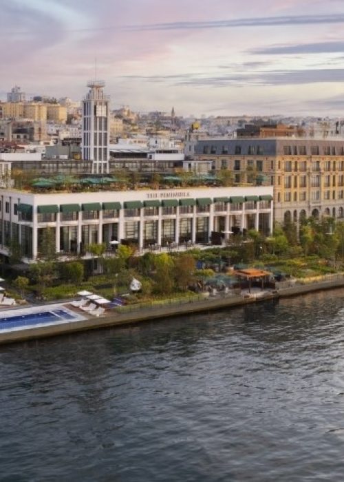 فضای پذیرایی رسمی در هتل The Peninsula Istanbul.