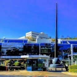 - نمایندگی مجاز و مرکز خدماتBorusan Oto İstinye BMW