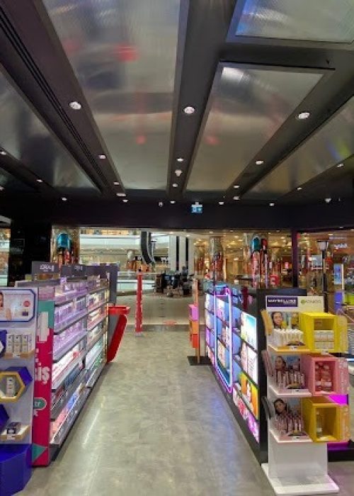 imgi_18_AF1QipNyIDM9aAKg-XgviFrkcXJVE5rfW1CAEpty5Q8d=s563-k-no