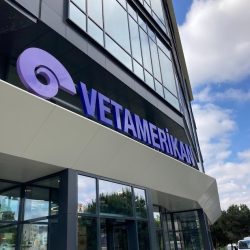 لوگوبیمارستان دامپزشکی آمریکایی وت