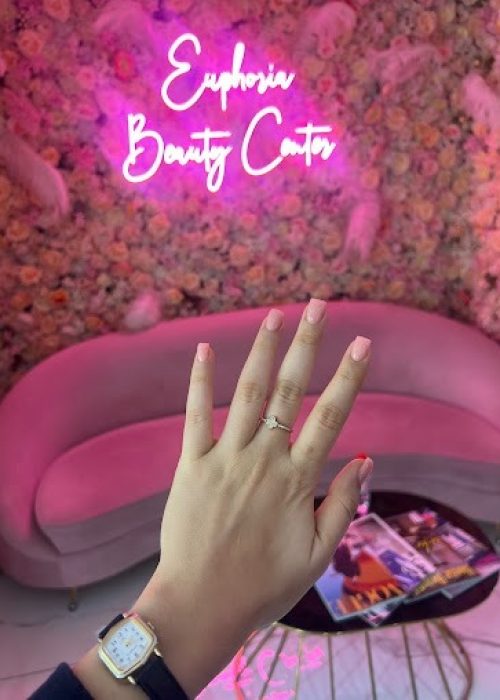 لوگو مرکز زیبایی ایفوریا