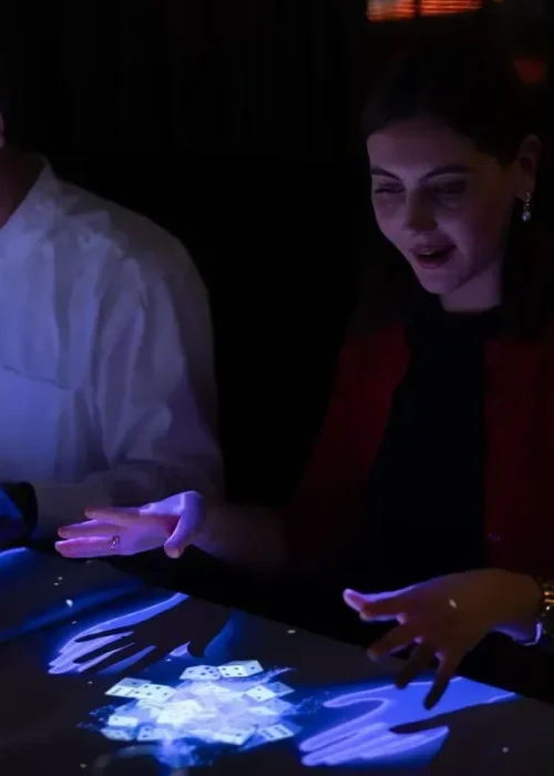 رستوران The Magic Table