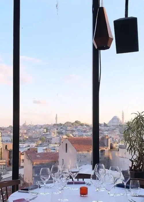 neolokal-109NVQ9m-display