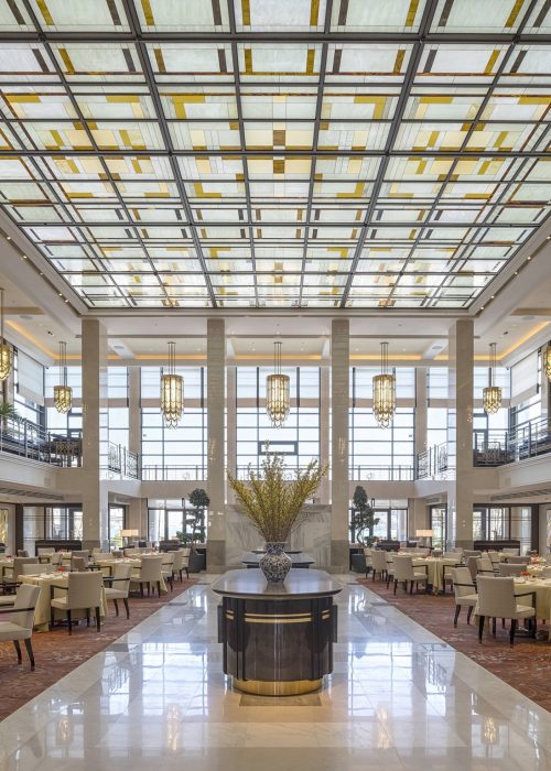 لابی هتل The Peninsula Istanbul در استانبول.