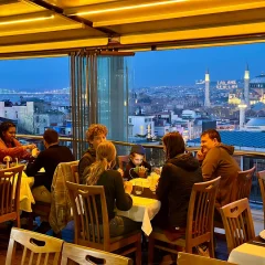 رستوران Sky Rooftop